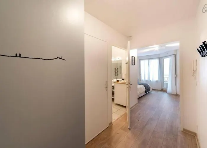 Apartment In | Cocon Part-dieu Avec Balcon *